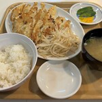 喜慕里 - ぎょうざ中定食（15個）1,020円