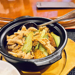 アジア中華創作料理 天府餃子城 - 牛ハチノスとホルモンの土鍋煮込み アップ