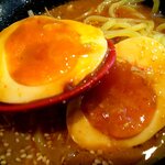 味噌の達人 - 味玉もデフォで入っています