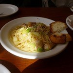 モンドール - ランチのオイル系パスタ