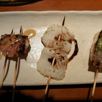 炭火焼イタリアン 海串 ブラーチェ - 海串・山串の三種盛り