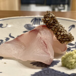 鎌倉 北じま - 三浦のマハタ
      マハタは約4kgとハタの中ではまだ小ぶりですが、脂が乗りクセのない味は上品そのもの。
      歯触りがなんとも良いのです。
      皮は油でカリッと、これがお酒を呼ぶのです♪