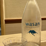 鎌倉 北じま - 〝WASAN〟
      高嶋酒造さんのミネラルウォーターは、蔵の地下150メートルから汲み上げられる自然の濾過により磨かれた霊峰富士の硬質な伏流水です。
      