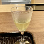 鎌倉 北じま - 宇治の新茶
      温かな緑茶は新茶の香りが心地良くほのかな甘みが、ほんの一口ですが心が落ち着くそんな気持ち良いものです。