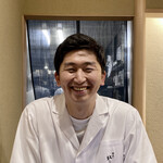 鎌倉 北じま - 北嶋氏に写真掲載許可をいただきました。
      16年京都の和久傳さんで働かれたことから、話しにも京都弁の抑揚が混じりはんなりとした雰囲気を醸し出されています。
      とても楽しく皆様と過ごせました、ではまた♪