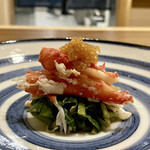 鎌倉 北じま - 天然の三つ葉にイバラガニモドキ
      三つ葉のお浸しはシャキッとした歯応えが良いです。
      イバラガニモドキは内子と外子と一緒に和えて、甘みが強いですねこの蟹は。