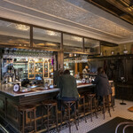 Sauce Restaurant - 店内風景（バー）。