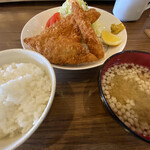 洋食酒楽 Bentornato - ミックスフライランチ　チキン＋白身魚＋海老フライ