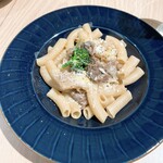 PASTA+ En to En - 牛すじ玉ねぎとブロッコリーのパスタ（セダニーニ）