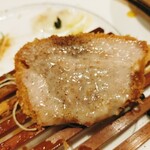 とんかつ ばんぶー - タマネギドレッシングとブラックペッパー