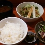 串揚げ咲と - ヘレカツ定食のサラダ・御飯・漬物・鰹タタキ♪
