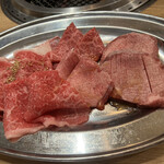 和牛放題の殿堂 秋葉原 肉屋横丁 焼肉 - 