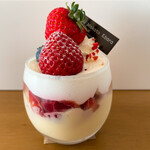 マコトエバラ×モンレアル - まほらストロベリーメルバ