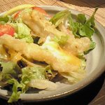 旬鮮吟味 唐八 - ゴボウと温泉たまごのサラダ