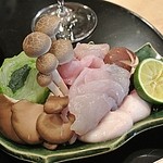 日本料理　百屋 - ふぐ鍋の具。ココにも白子が！