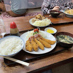 食事処 三平 - エビフライ定食（800円）