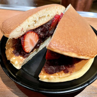SHIKAKU - 鉄板苺どら焼き