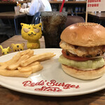 REDS’ BURGER STORE - 横からも　※割と、高さがあります