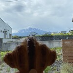 ベーカリーアンドカフェ　エソラ - 富士山とクロワッ山