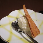 珠玉や - 赤粒胡椒あいす　庄内麩のフィユタージュ