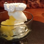 cenci - クレメダンジュと黄金柑とレモンソルベ。蜂蜜かけの蜂の巣帽子。