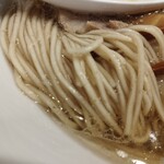 Uguisuya - 麺は全粒粉入りの細麺