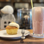 ハリネズミ珈琲店 - レモンのマフィン いちごミルク