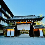 HOTEL THE MITSUI KYOTO a Luxury Collection Hotel & Spa - ◎ 建造から300 年を経た、三井総領家も所有した歴史ある梶井宮門。