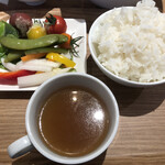 Bistro ITADAKIMASU - ご飯とスープもおかわり自由！