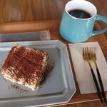 ハレノヒ珈琲店 - ティラミスセット(たそがれブレンド) 1,000円(税込)