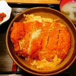 Oshokujidokoro En - カツ丼(￥850)。
                        カツが大きい！