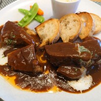 MIDO RESTAURANT PIC NIKA -  MIDO RESTAURANT PIC NIKA -