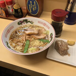 幸軒 - 幸軒(さいわいけん)(東京都中央区築地)ラーメン 750円・築地名物しゅうまい 1個 170円