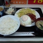 花膳 - ハンバーグ目玉焼き定食500円