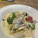 ジリーニ・リザイア - 鶏もも肉とブロッコリーのクリームソース。少なめ