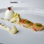 シグネチャー - 奥は茹で卵で、高知県土佐山の土佐ジローの“キミガイイ”という卵を使用しています。