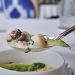 シグネチャー - リードヴォー、モリーユ茸、アスパラガス、根菜それぞれの食感が良く、クリーミーで美味しかったです。