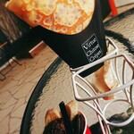 クレープアンドカフェ ヴァーチュ - 2022.5 メープルシナモンバター(￥400)、チョコバナナ(￥380)。
      ホットクレープとカップアイスを制覇しましたよ！