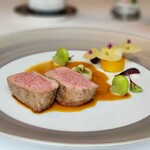 ドミニク・ブシェ トーキョー - 付け合わせは空豆、蕪、インカのめざめ。