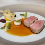 ドミニク・ブシェ トーキョー - フランスブルターニュ産仔牛のロティ