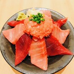 Tsukiji Itadori Uogashi Senryou - 本鮪丼