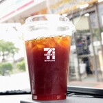 セブンイレブン - ドリンク写真:アイスコーヒーL167円 黒糖サーターアンダギー120円