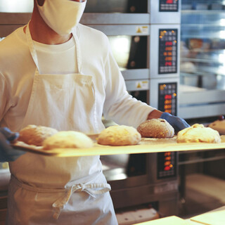 パンは店内で全て手作りです