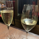 ビストロ&ワイン UEYAMA - スパークリングワインと、白ワイン