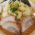 Basuchouramen - バス盛りラーメン ニンニク増し（税込900円）