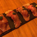 h Nikuno Ousama - 和牛肉寿司680円