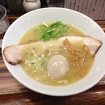 ラーメン ロケットキッチン - トリシオパイタン半熟卵入り