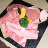 和牛焼肉食べ放題　肉屋の台所 - 最初の和牛盛り合わせ