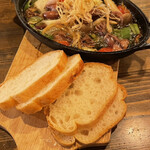 男のイタリアン居酒屋 suEzou JAPAN - ホタルイカと春野菜のアヒージョ(968円)