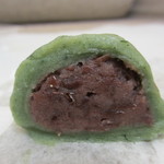 秋田屋 - 草もち　断面